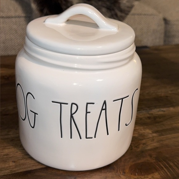 Rae Dunn Artisan Magenta White Ceramic Pet Jar ‘Dog Treats’ Canister - Picture 3 of 5